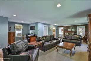 1404 Sugar Hollow Rd, Chestnuthill Twp, PA 18353 - Photo 10