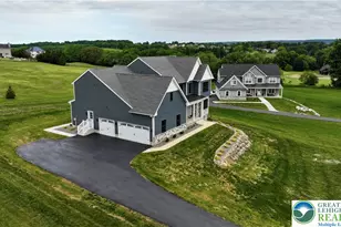 465 Gail Dr, Bushkill Twp, PA 18064 - Photo 2