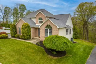 3234 Overlook Dr, Emmaus Boro, PA 18049 - Photo 2