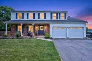 164 Kingsbury Ct, Upper Nazareth Twp, PA 18064 - Photo 2
