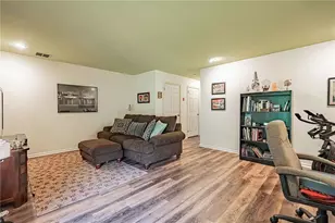 2760 Red Oak Cir, Bethlehem City, PA 18017 - Photo 6