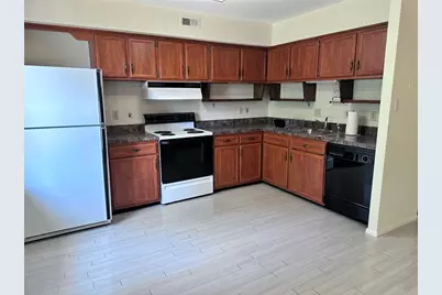 21 Eisenhower Circle, Whitehall Township, PA 18052 - Photo 4