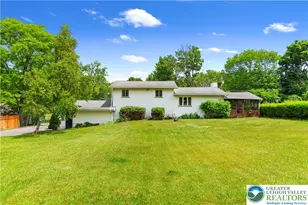 407 Colonial Dr, Stroud Twp, PA 18360 - Photo 4