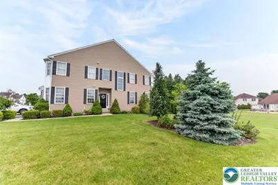 5440 Spring Ridge Drive W, Macungie Boro, PA 18062 - Photo 2