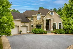 2690 Imperial Crest Ln, Lower Saucon Township, PA 18055 - Photo 2
