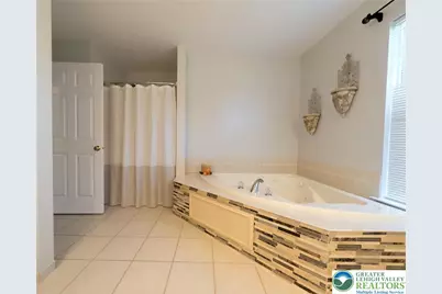 5331 Greenbriar Drive, Hanover Twp, PA 18017 - Photo 26