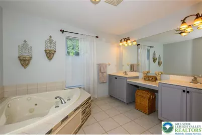 5331 Greenbriar Drive, Hanover Twp, PA 18017 - Photo 24