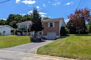 2650 Clover Dr, Easton, PA 18045 - Photo 2