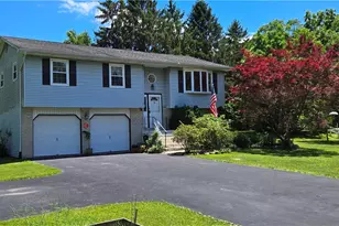 6581 Skyview Ln, Coopersburg Boro, PA 18036 - Photo 2