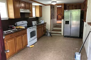 135 N Cedar St, Nazareth Boro, PA 18064 - Photo 4
