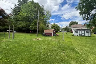 135 N Cedar St, Nazareth Boro, PA 18064 - Photo 2