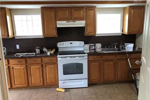 135 N Cedar St, Nazareth Boro, PA 18064 - Photo 6