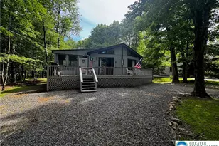 33 Eliot Ln, Penn Forrest, PA 18210 - Photo 2