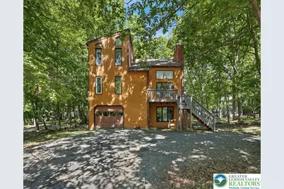 221 Somerset Drive, Stroud Twp, PA 18301 - Photo 1