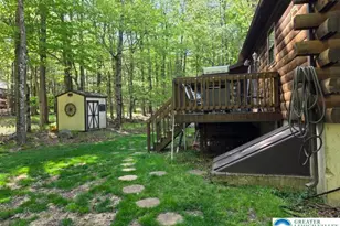 1037 Maplewood Dr, Newfoundland, PA 18445 - Photo 8