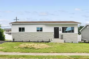 705 Faith Dr, Catasauqua Boro, PA 18032 - Photo 2