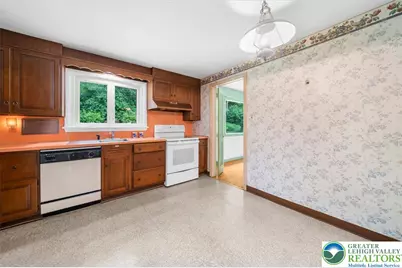 243 Flagstone, Bethlehem City, PA 18017 - Photo 6