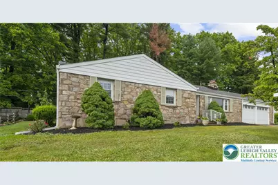 243 Flagstone, Bethlehem City, PA 18017 - Photo 2