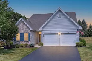 162 Glenmoor Cir N, Easton, PA 18045 - Photo 2