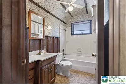 216 W Bertsch Street, Lansford, PA 18232 - Photo 10