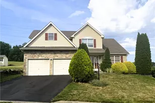 3104 Peacock Dr, Bethlehem Township, PA 18020 - Photo 2