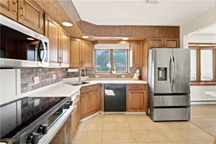 32 Robert Dr, Allentown City, PA 18104 - Photo 12