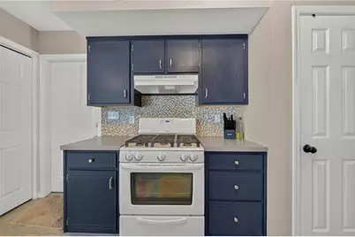 175 E Beil Avenue, Nazareth Boro, PA 18064 - Photo 14