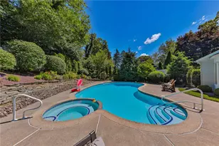 3557 Southwood Dr, Palmer Twp, PA 18045 - Photo 2