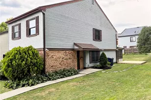 1726 Saratoga Ct, South Whitehall Township, PA 18104 - Photo 2
