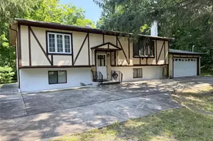 1108 Mink Ct N, Lehman Twp, PA 18324 - Photo 2