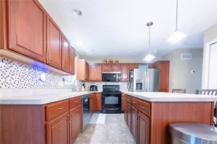 611 Lehigh Gap St, Walnutport Boro, PA 18088 - Photo 10