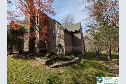 110 Woodmont Circle, Greentown, PA 18426 - Photo 2