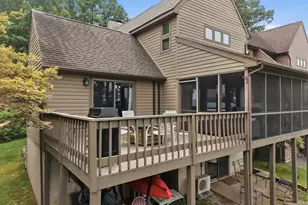 110 Woodmont Cir, Greentown, PA 18426 - Photo 2