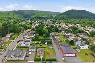 15 W 9th St, Jim Thorpe Boro, PA 18229 - Photo 32