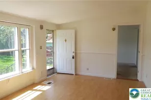 15 Canterbury Ct, Forks Twp, PA 18040 - Photo 4