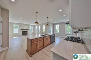 4740 Hillcrest Ln, Whitehall Township, PA 18052 - Photo 12