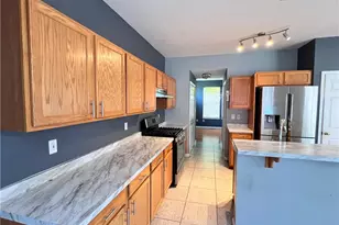 966 Hollow Ct, South Whitehall Township, PA 18104 - Photo 2