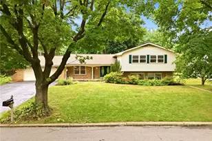 2844 Edgemont Dr, Salisbury Township, PA 18103 - Photo 2