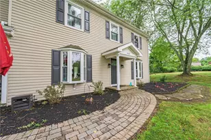 4620 Hale Ln, Emmaus Boro, PA 18049 - Photo 4