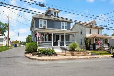 27 E Chestnut Street, Nazareth Boro, PA 18064 - Photo 2
