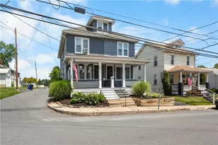 27 E Chestnut St, Nazareth Boro, PA 18064 - Photo 2