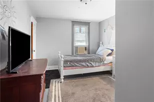 27 E Chestnut St, Nazareth Boro, PA 18064 - Photo 16