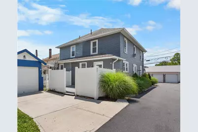 27 E Chestnut Street, Nazareth Boro, PA 18064 - Photo 4