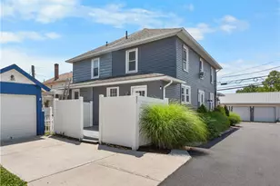 27 E Chestnut St, Nazareth Boro, PA 18064 - Photo 4