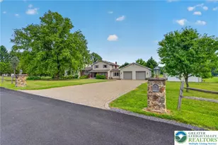 210 Frutchey Ct, Upper Mt Bethel Twp, PA 18343 - Photo 2