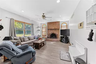 965 Berger Rd, Williams Township, PA 18042 - Photo 4