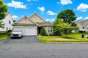 2757 Terrwood Dr E, Macungie Boro, PA 18062 - Photo 1