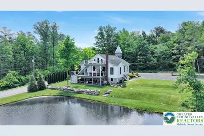 279 Greenview Drive, Chestnuthill Twp, PA 18353 - Photo 2