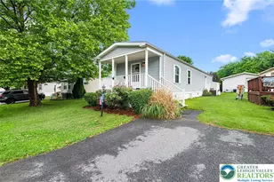 226 Greenbriar Dr S, Allen Township, PA 18014 - Photo 2