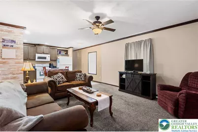 226 Greenbriar Drive S, Allen Township, PA 18014 - Photo 4